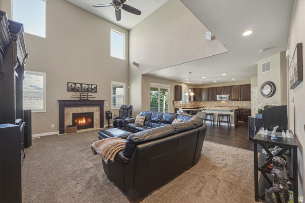 Image 13 of property listing at 2087 E AUTUMN FIELDS LN, Draper, UT 84020