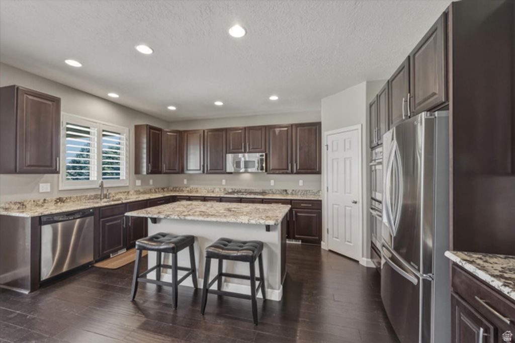 Image 18 of property listing at 2087 E AUTUMN FIELDS LN, Draper, UT 84020