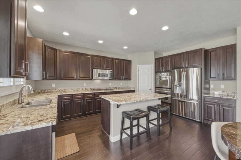 Image 19 of property listing at 2087 E AUTUMN FIELDS LN, Draper, UT 84020