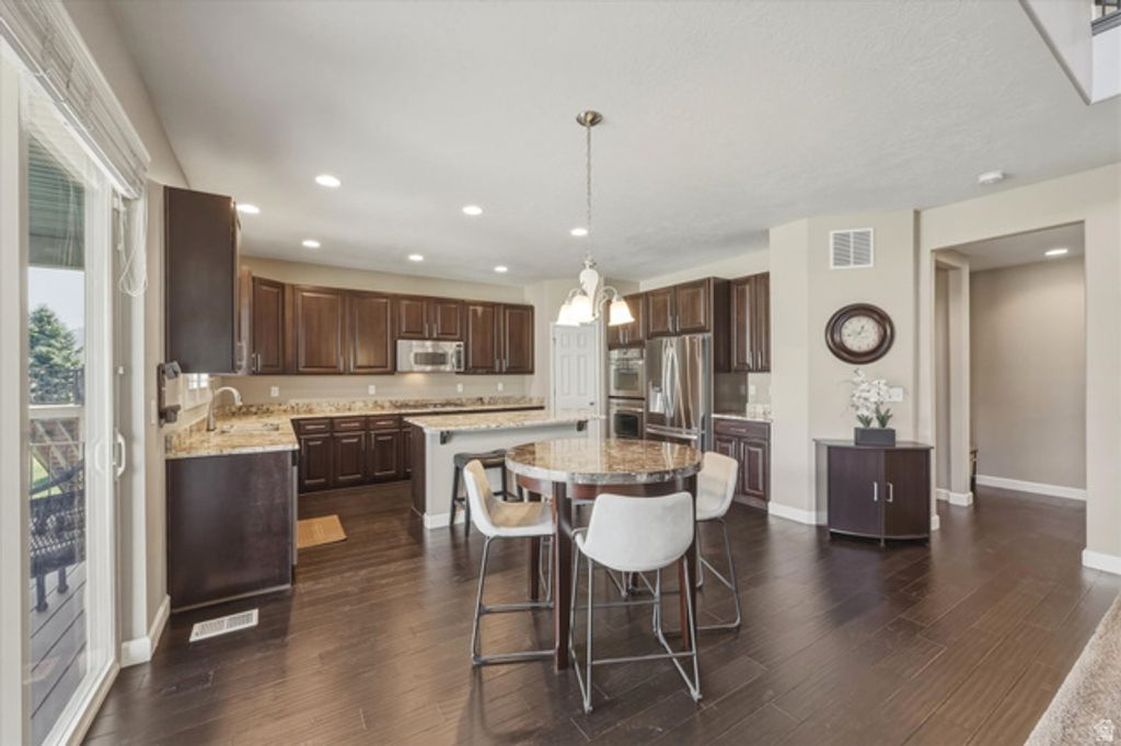 Image 20 of property listing at 2087 E AUTUMN FIELDS LN, Draper, UT 84020
