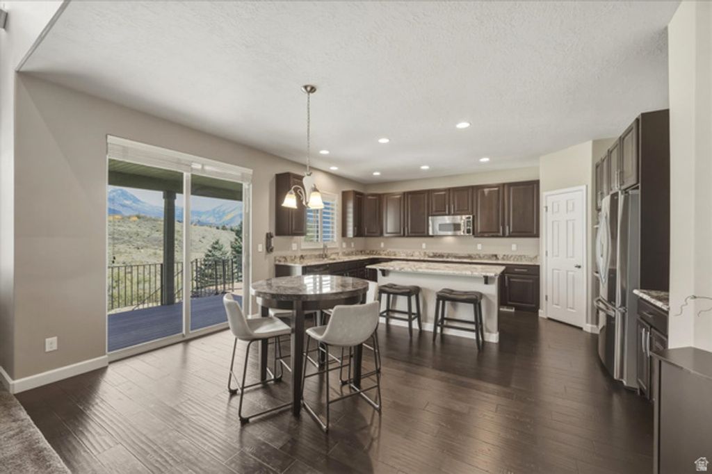 Image 21 of property listing at 2087 E AUTUMN FIELDS LN, Draper, UT 84020