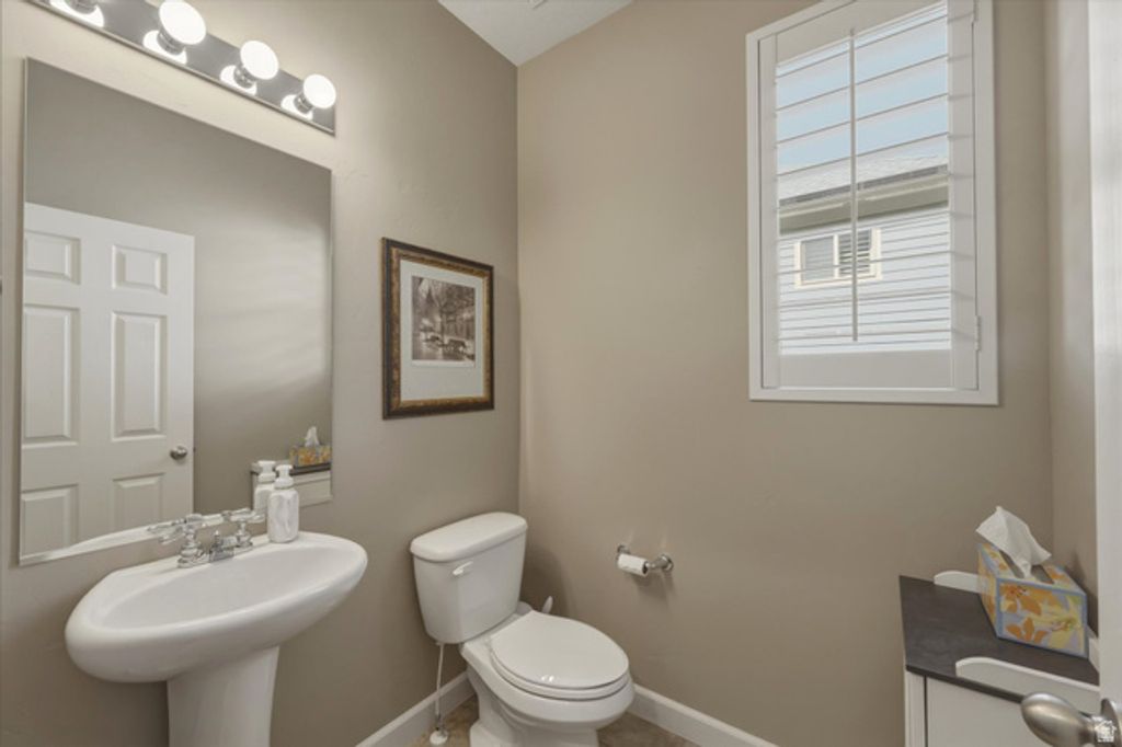 Image 24 of property listing at 2087 E AUTUMN FIELDS LN, Draper, UT 84020
