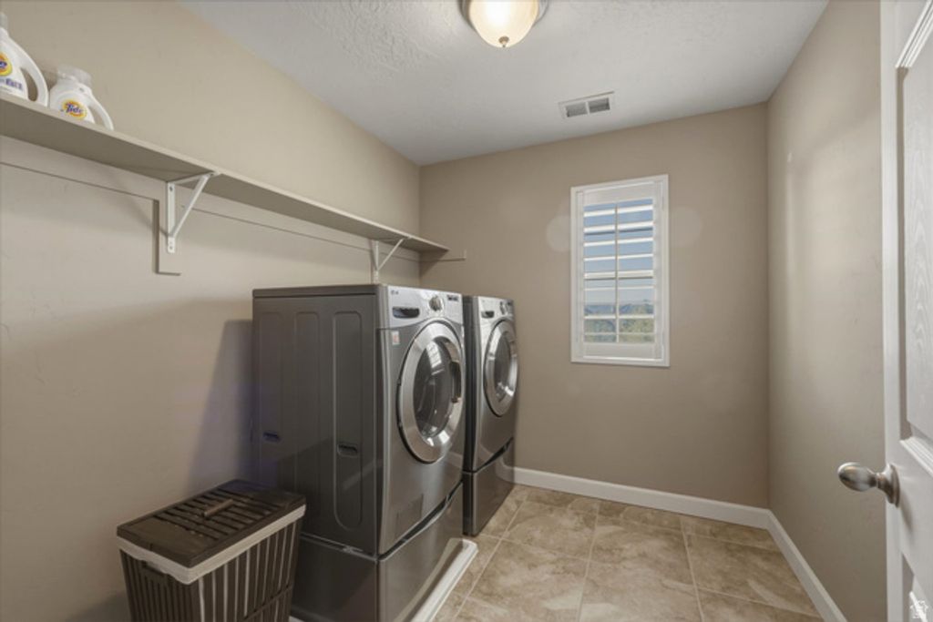 Image 36 of property listing at 2087 E AUTUMN FIELDS LN, Draper, UT 84020