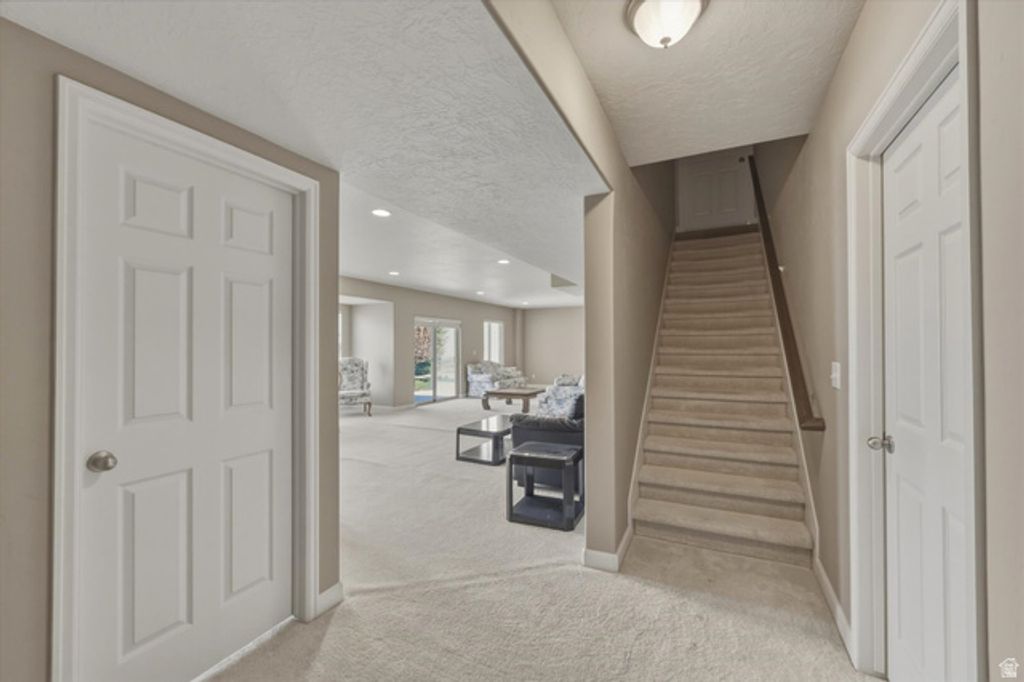 Image 37 of property listing at 2087 E AUTUMN FIELDS LN, Draper, UT 84020