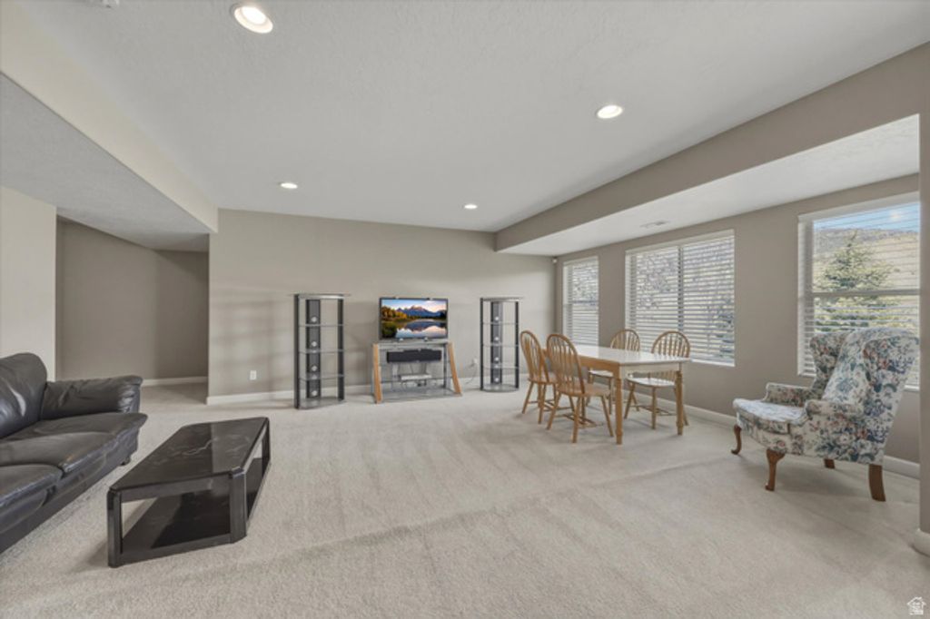 Image 39 of property listing at 2087 E AUTUMN FIELDS LN, Draper, UT 84020