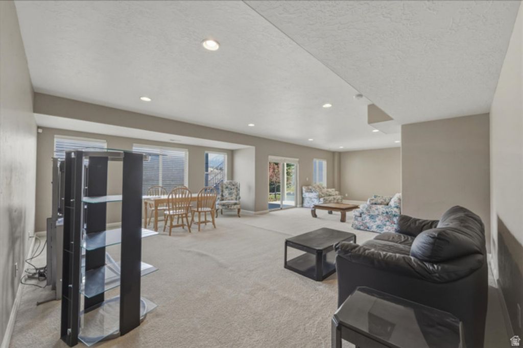 Image 40 of property listing at 2087 E AUTUMN FIELDS LN, Draper, UT 84020
