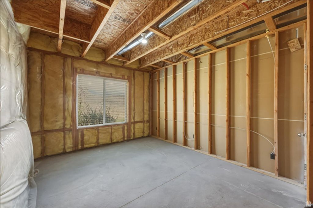 Image 42 of property listing at 2087 E AUTUMN FIELDS LN, Draper, UT 84020