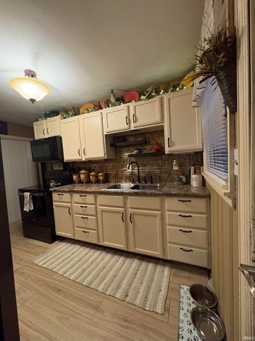 726 S Franklin Street, Oakland City, IN 47660