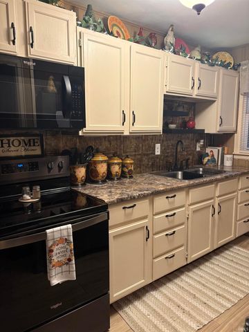 726 S Franklin Street, Oakland City, IN 47660