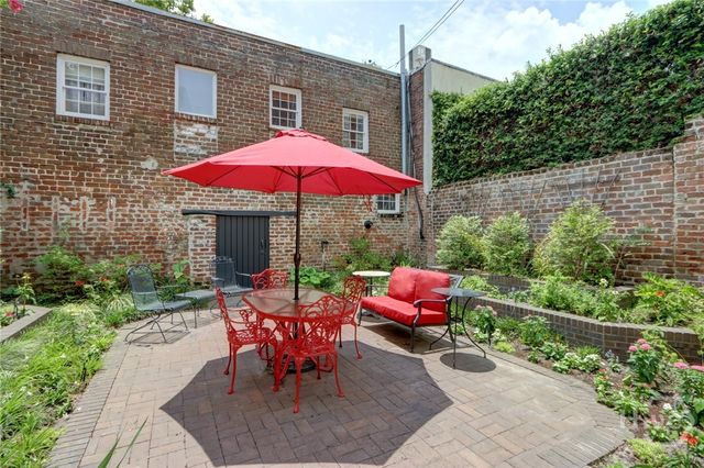 205 W Jones Street, Savannah, GA 31401