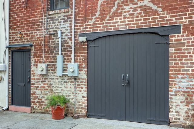 205 W Jones Street, Savannah, GA 31401