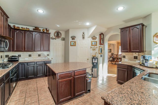 2335 Shackleford Trail, Grand Prairie, TX 75052