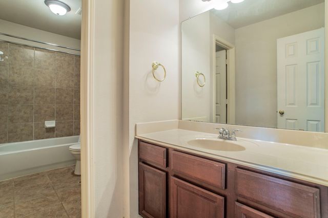 2335 Shackleford Trail, Grand Prairie, TX 75052