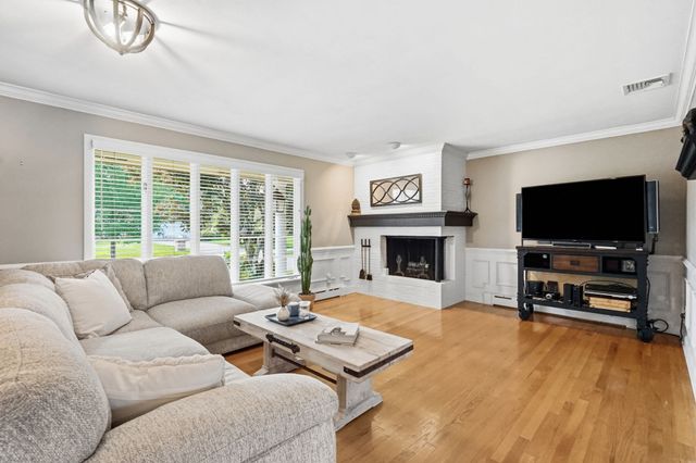 8 Shady Ln, Wilbraham, MA 01095