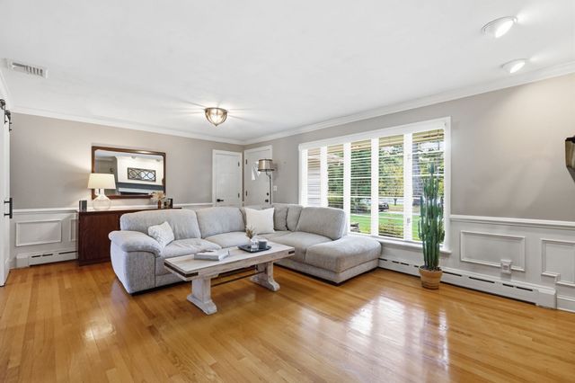 8 Shady Ln, Wilbraham, MA 01095