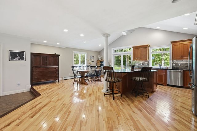 8 Shady Ln, Wilbraham, MA 01095