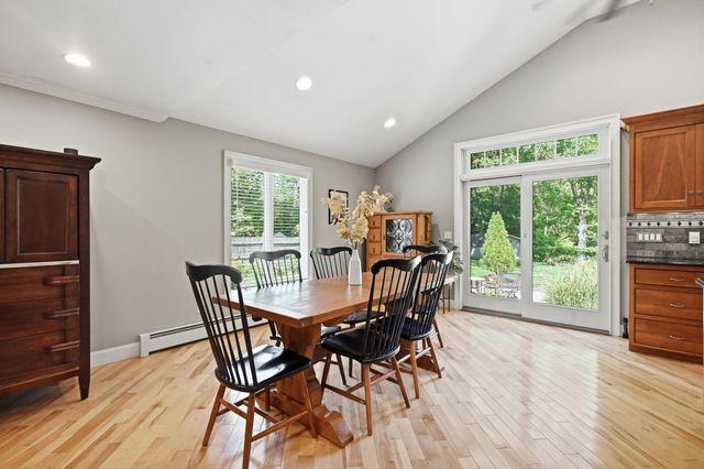 8 Shady Ln, Wilbraham, MA 01095