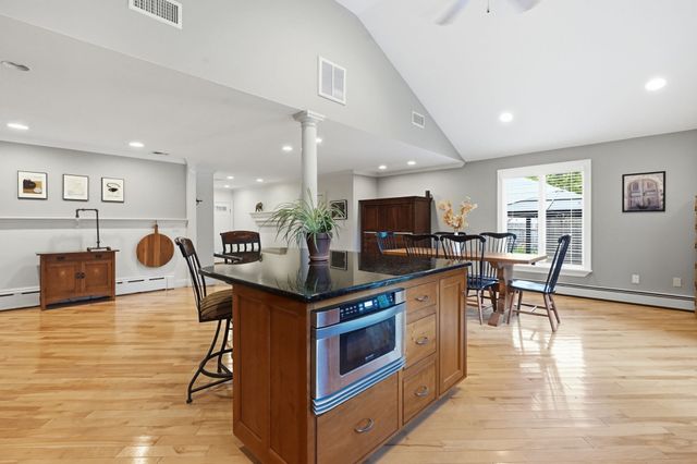 8 Shady Ln, Wilbraham, MA 01095