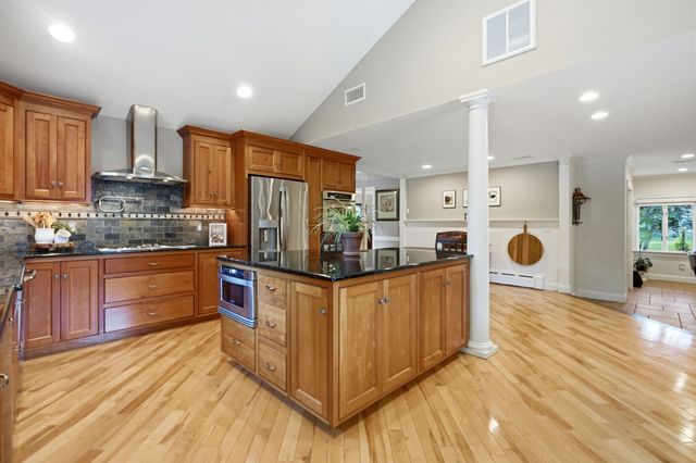 8 Shady Ln, Wilbraham, MA 01095