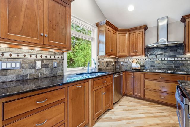 8 Shady Ln, Wilbraham, MA 01095