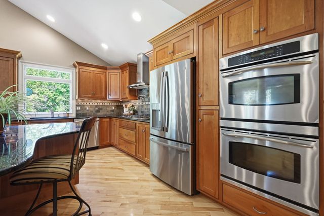 8 Shady Ln, Wilbraham, MA 01095