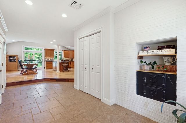 8 Shady Ln, Wilbraham, MA 01095