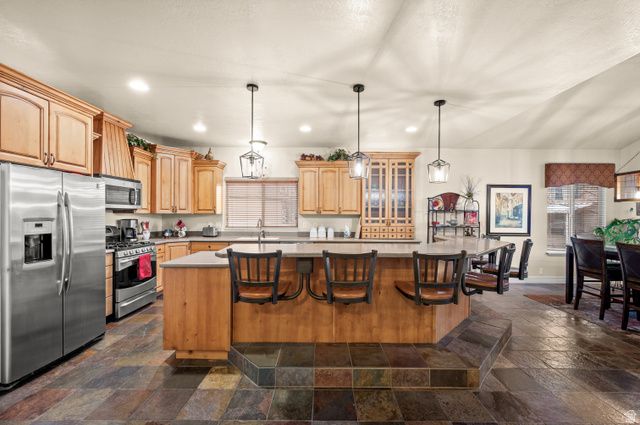 9987 S TEE SHOT CIR, South Jordan, UT 84009