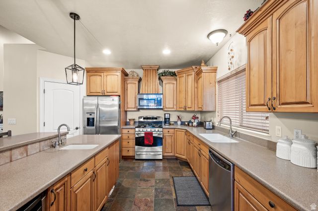 9987 S TEE SHOT CIR, South Jordan, UT 84009