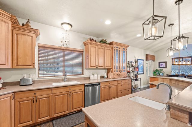 9987 S TEE SHOT CIR, South Jordan, UT 84009