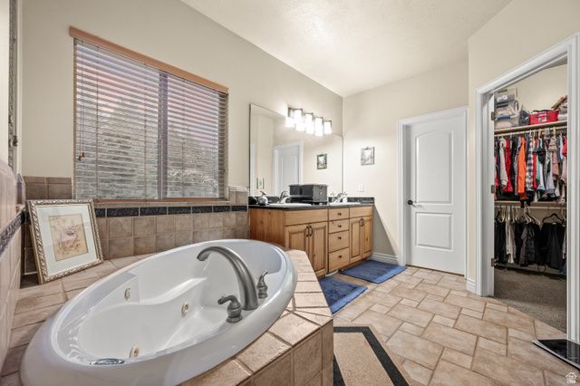 9987 S TEE SHOT CIR, South Jordan, UT 84009