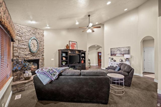 9987 S TEE SHOT CIR, South Jordan, UT 84009