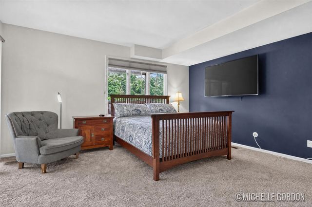2465 Cascade Springs Drive, Grand Rapids, MI 49546