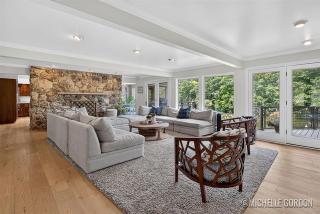 2465 Cascade Springs Drive, Grand Rapids, MI 49546