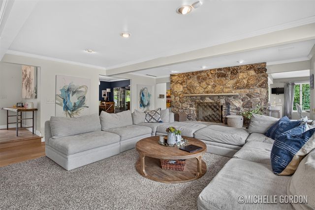 2465 Cascade Springs Drive, Grand Rapids, MI 49546