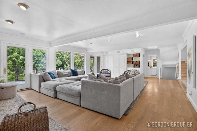 2465 Cascade Springs Drive, Grand Rapids, MI 49546