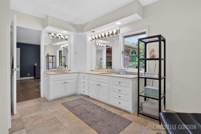 2465 Cascade Springs Drive, Grand Rapids, MI 49546