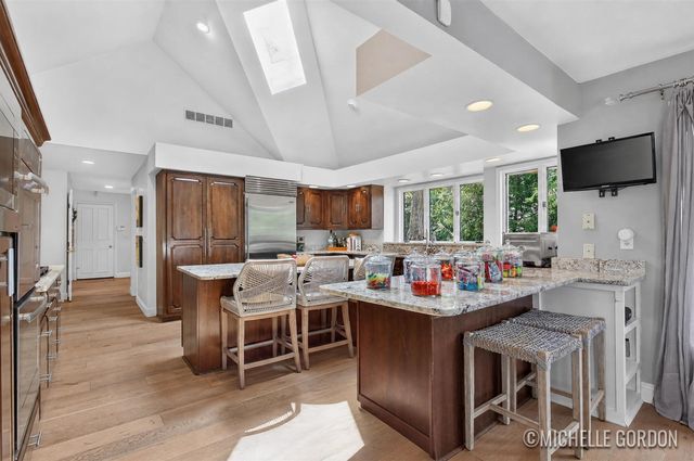 2465 Cascade Springs Drive, Grand Rapids, MI 49546