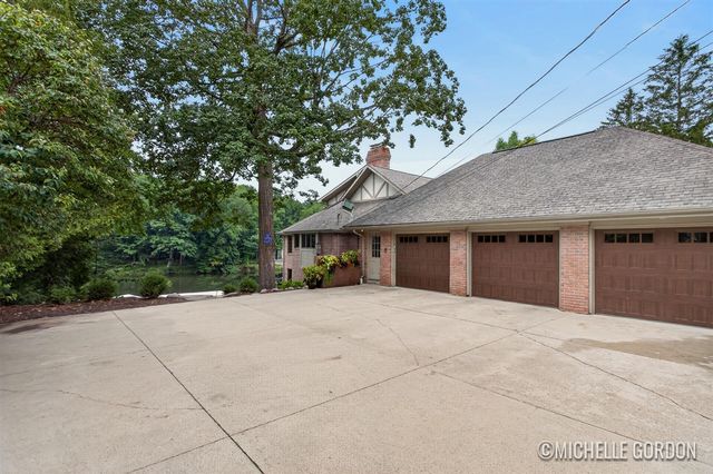 2465 Cascade Springs Drive, Grand Rapids, MI 49546