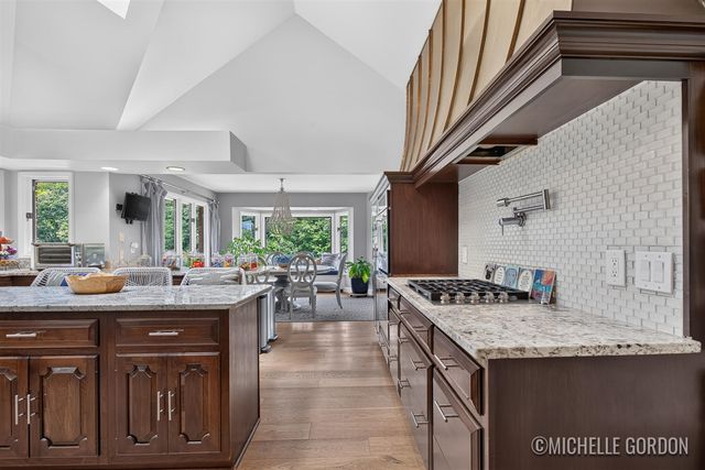 2465 Cascade Springs Drive, Grand Rapids, MI 49546