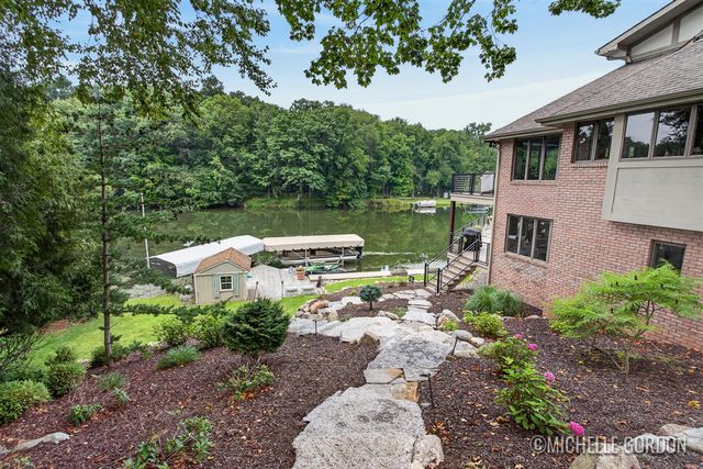 2465 Cascade Springs Drive, Grand Rapids, MI 49546