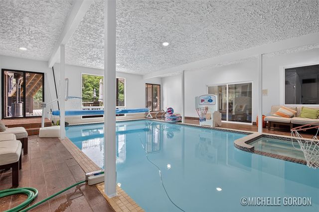 2465 Cascade Springs Drive, Grand Rapids, MI 49546