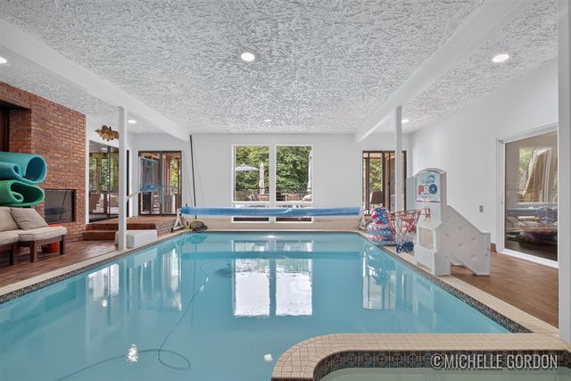2465 Cascade Springs Drive, Grand Rapids, MI 49546
