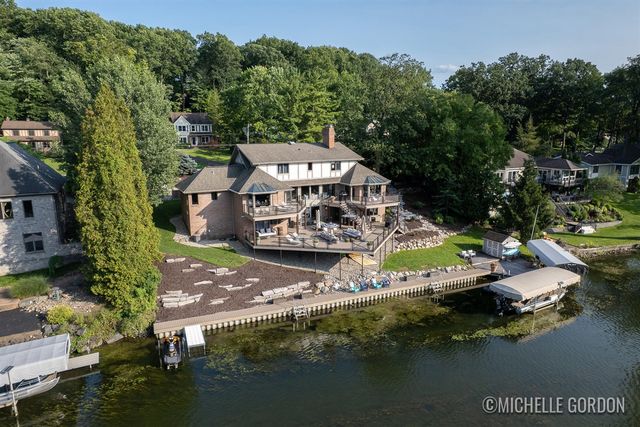 2465 Cascade Springs Drive, Grand Rapids, MI 49546