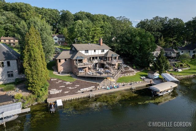 2465 Cascade Springs Drive, Grand Rapids, MI 49546