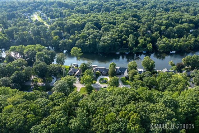 2465 Cascade Springs Drive, Grand Rapids, MI 49546