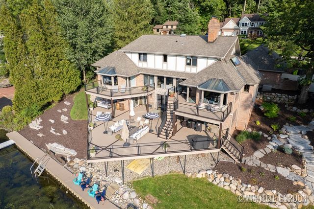 2465 Cascade Springs Drive, Grand Rapids, MI 49546