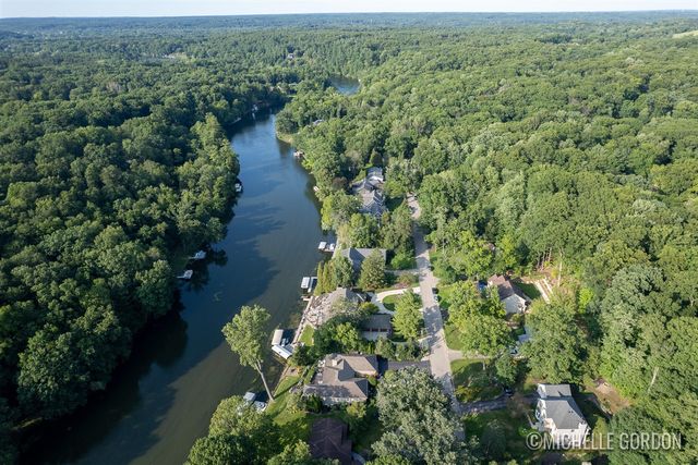 2465 Cascade Springs Drive, Grand Rapids, MI 49546