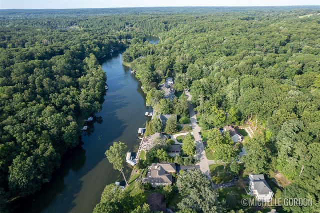 2465 Cascade Springs Drive, Grand Rapids, MI 49546