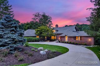 2465 Cascade Springs Drive, Grand Rapids, MI 49546