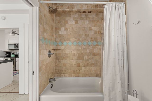 8 Poinciana Ave, St Augustine, FL 32084